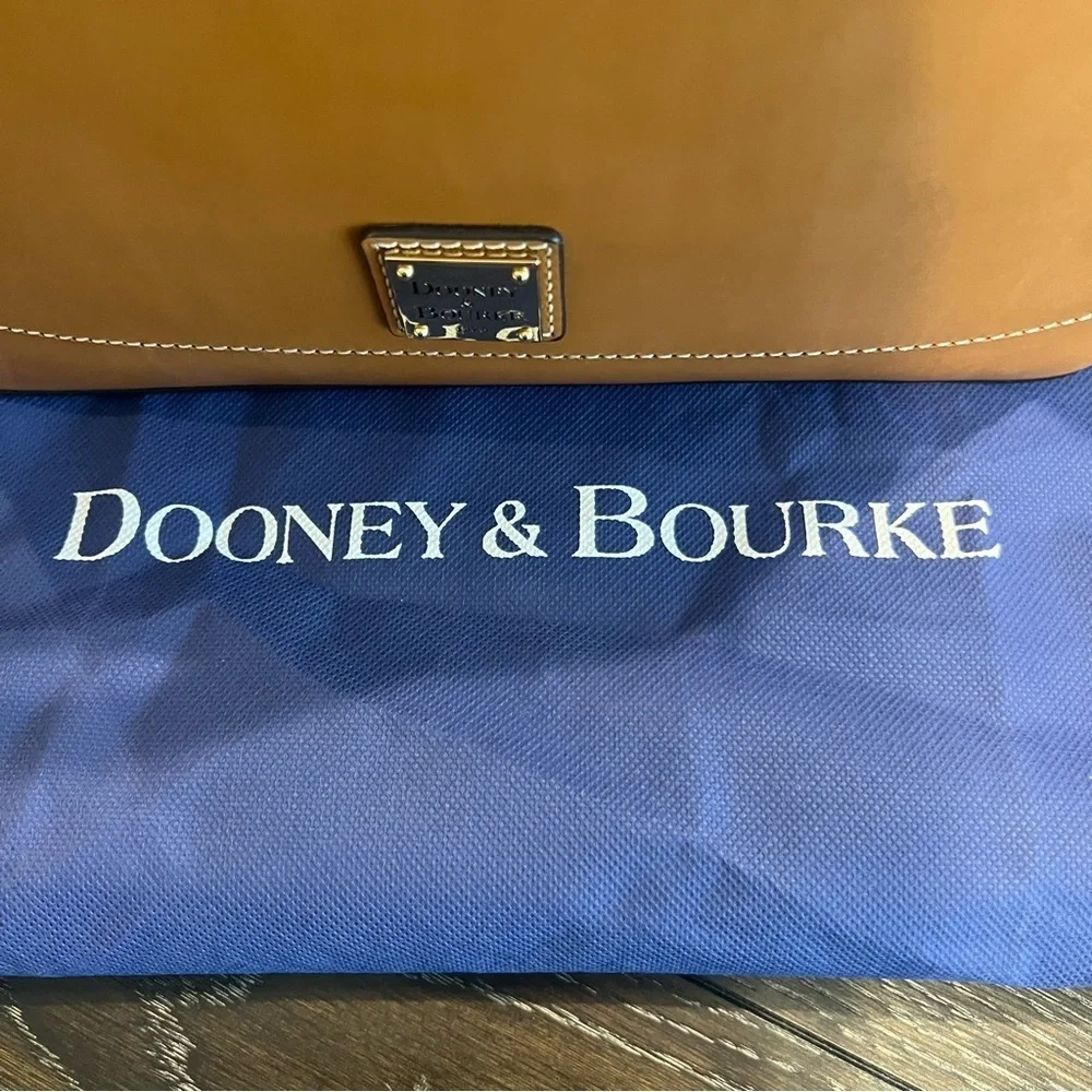 NWT Dooney & Bourke Nana All Leather Tote - Brown